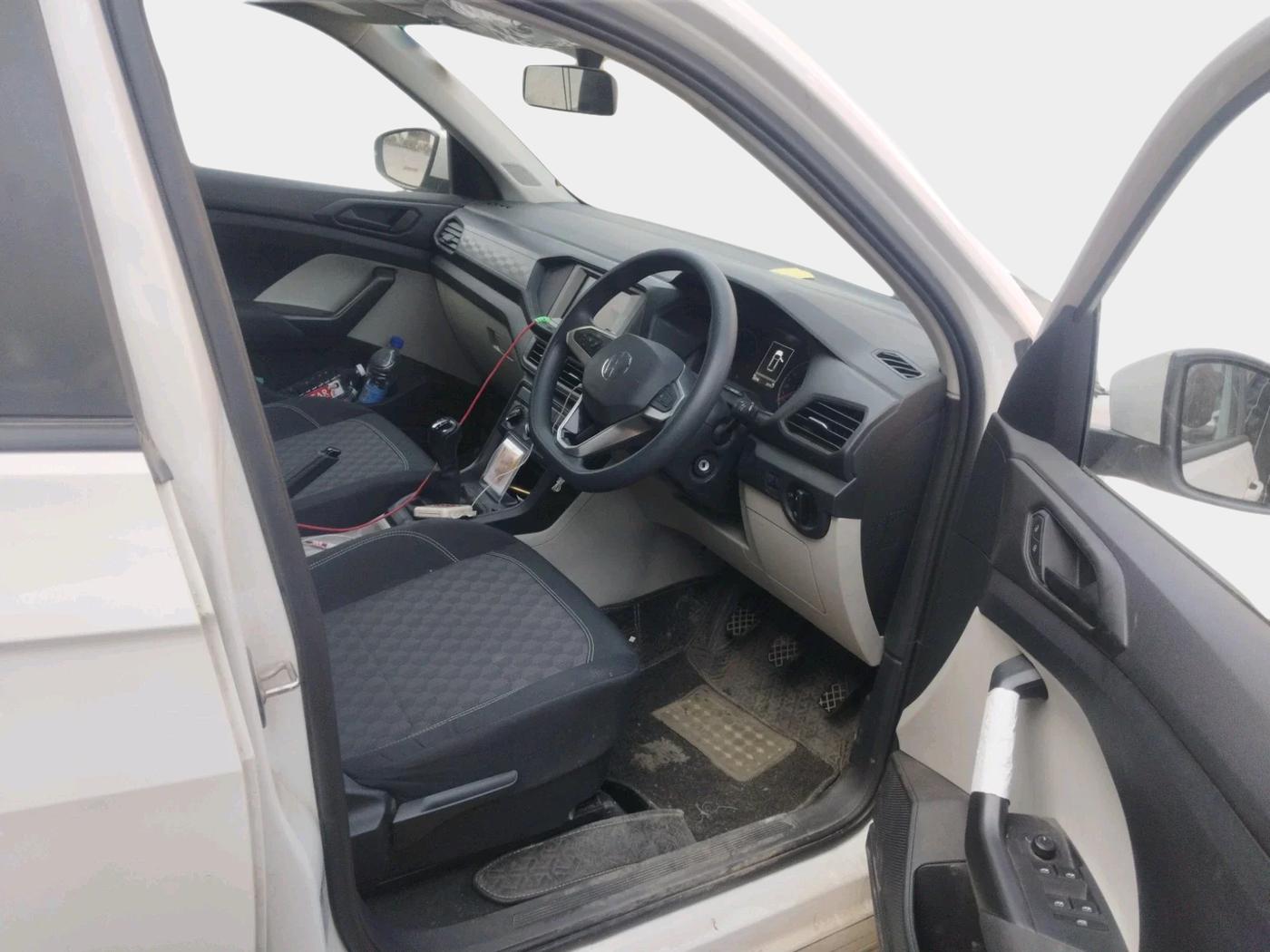 2024 Volkswagen TAIGUN COMFORTLINE 1.0 TSI MT, Petrol, Manual, 30,246 km, interior