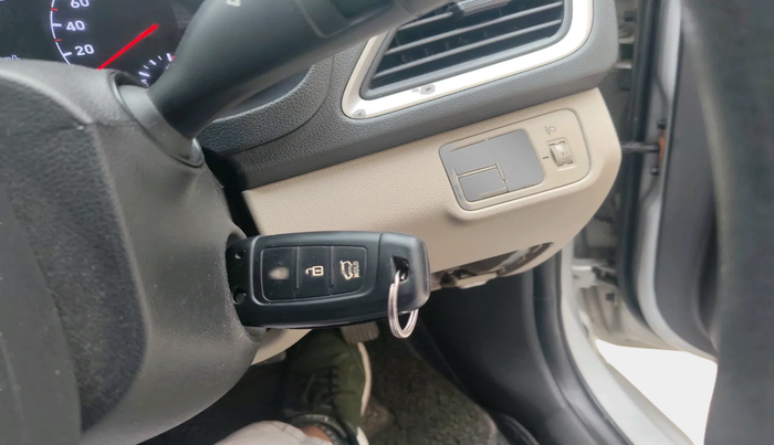 2018 Hyundai Verna 1.6 VTVT SX, Petrol, Manual, 72,285 km, interior