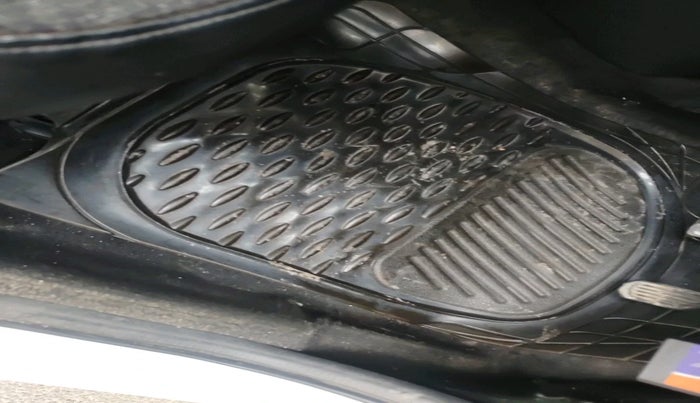 2011 Toyota Etios VX, Petrol, Manual, 1,83,923 km, interior