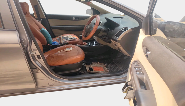 2014 Hyundai i20 SPORTZ 1.2, Petrol, Manual, 93,317 km, interior