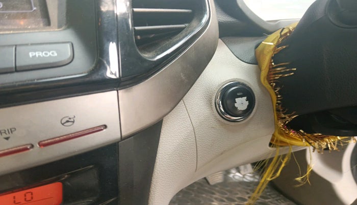 2020 Mahindra XUV300 W8 (O) 1.5 DIESEL, Diesel, Manual, 96,696 km, interior