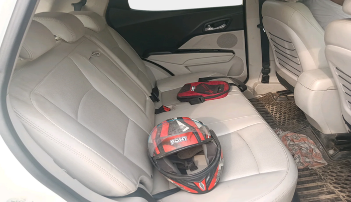 2020 Mahindra XUV300 W8 (O) 1.5 DIESEL, Diesel, Manual, 96,696 km, interior