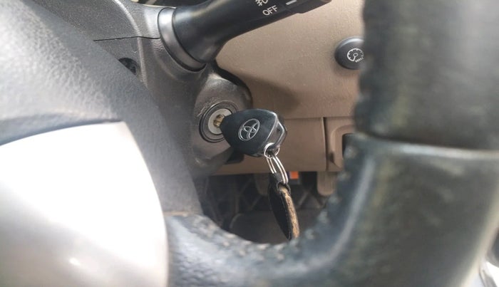 2015 Toyota Innova 2.5 VX 7 STR, Diesel, Manual, 86,713 km, interior