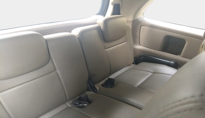 2015 Toyota Innova 2.5 VX 7 STR, Diesel, Manual, 86,713 km, interior