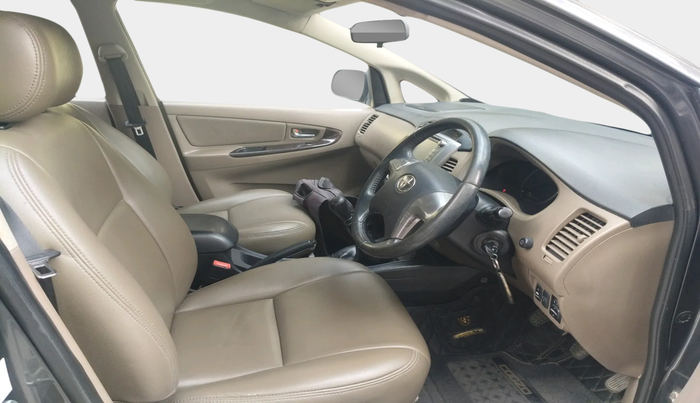 2015 Toyota Innova 2.5 VX 7 STR, Diesel, Manual, 86,713 km, interior
