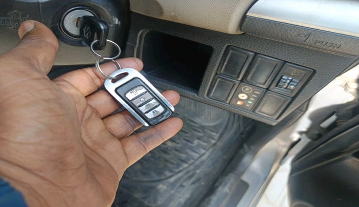 2014 Maruti Wagon R 1.0 LXI, Petrol, Manual, 82,238 km, interior