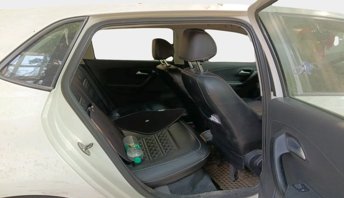 2017 Volkswagen Polo COMFORTLINE 1.2L, Petrol, Manual, 96,005 km, interior