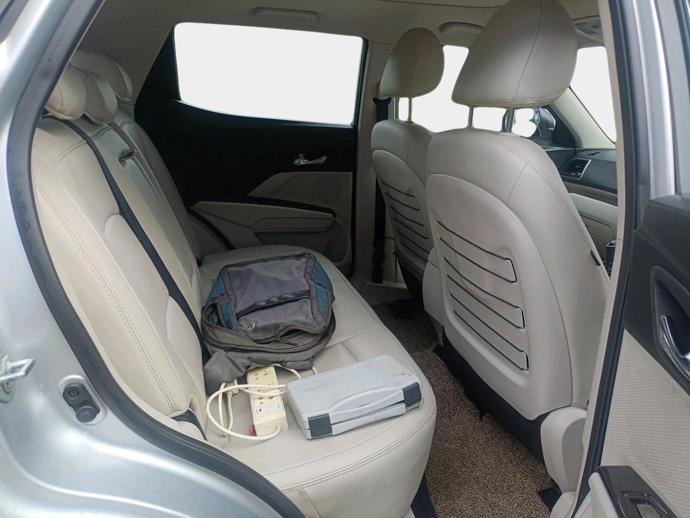 2021 Mahindra XUV300 W8 (O) 1.5 DIESEL, Diesel, Manual, 40,166 km, interior