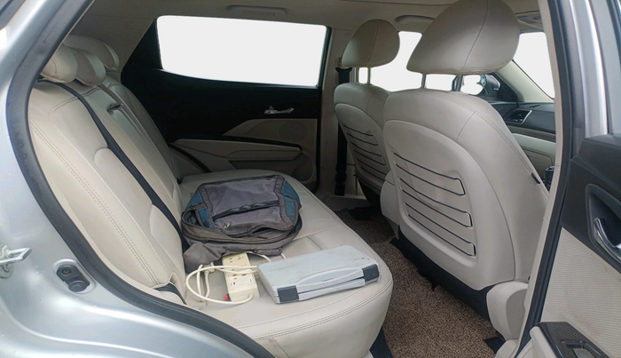 2021 Mahindra XUV300 W8 (O) 1.5 DIESEL, Diesel, Manual, 40,166 km, interior