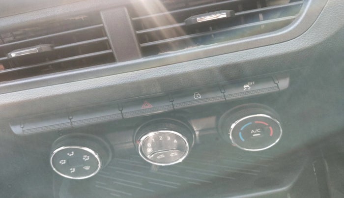 2023 Renault Kiger RXT (O) MT, Petrol, Manual, 27,687 km, interior