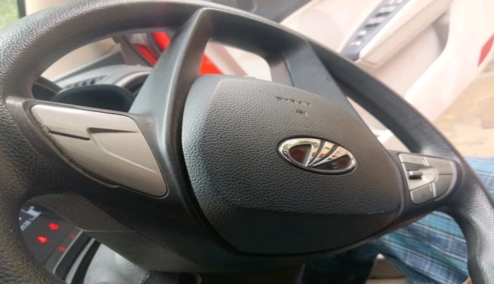 2019 Mahindra XUV300 W6 1.5 DIESEL, Diesel, Manual, 39,381 km, interior