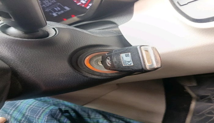 2019 Mahindra XUV300 W6 1.5 DIESEL, Diesel, Manual, 39,381 km, interior