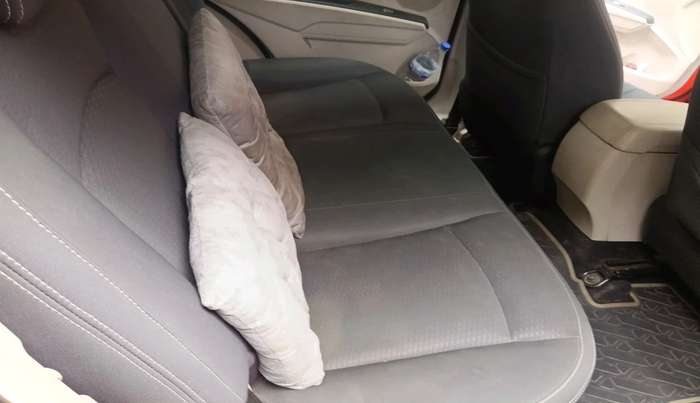 2019 Mahindra XUV300 W6 1.5 DIESEL, Diesel, Manual, 39,381 km, interior