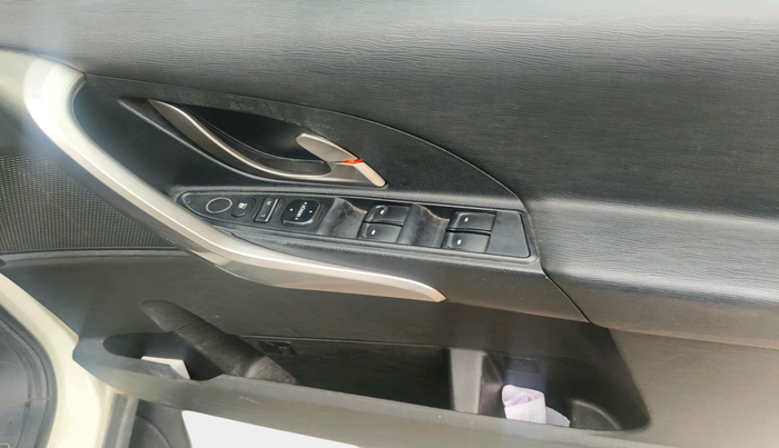 2021 Mahindra XUV500 W7, Diesel, Manual, 67,566 km, interior