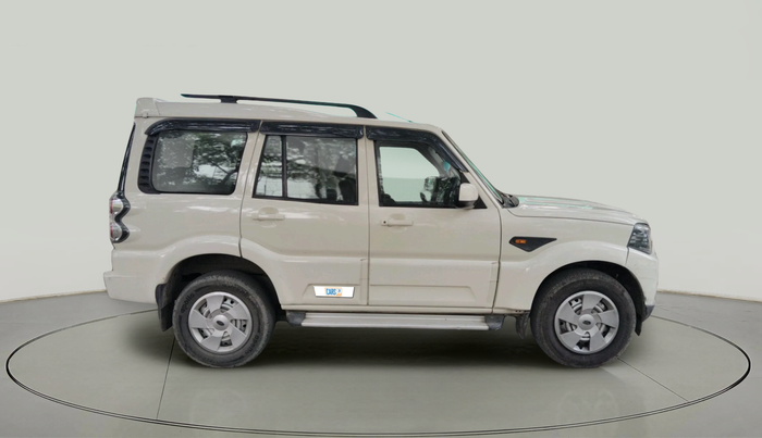 2017 Mahindra Scorpio S4 PLUS 1.99 INTELLI-HYBRID, Diesel, Manual, 86,777 km, exterior