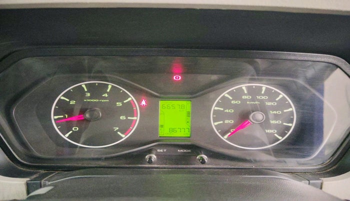 2017 Mahindra Scorpio S4 PLUS 1.99 INTELLI-HYBRID, Diesel, Manual, 86,777 km, interior