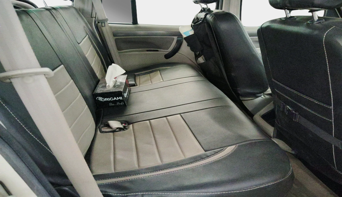 2017 Mahindra Scorpio S4 PLUS 1.99 INTELLI-HYBRID, Diesel, Manual, 86,777 km, interior