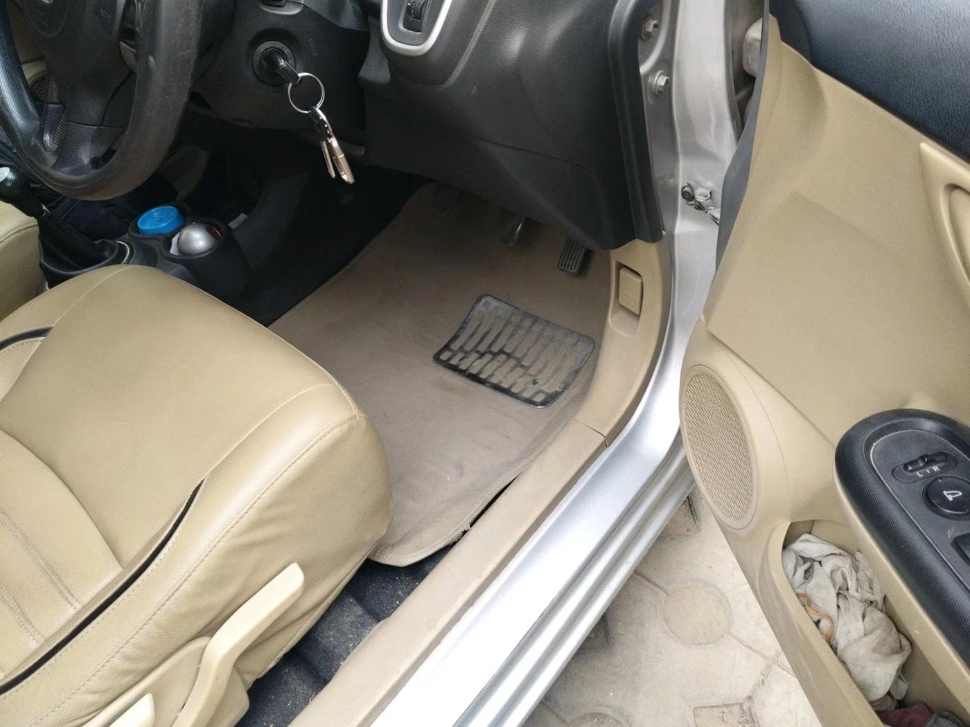 2014 Honda Mobilio 1.5L I-VTEC V, Petrol, Manual, 91,096 km, interior