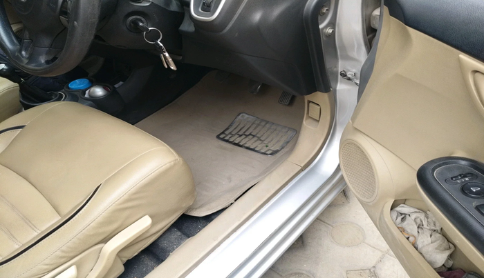 2014 Honda Mobilio 1.5L I-VTEC V, Petrol, Manual, 91,096 km, interior