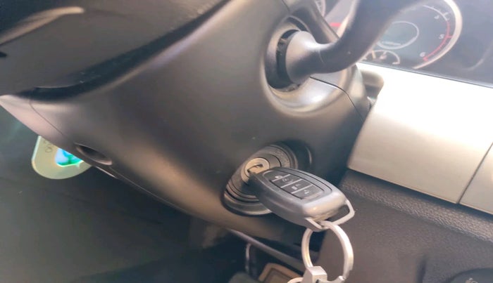 2016 Tata Safari Storme 2.2 VX 4X2, Diesel, Manual, 1,03,980 km, interior