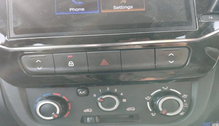 2020 Renault Kwid RXT 1.0 (O), Petrol, Manual, 18,558 km, interior