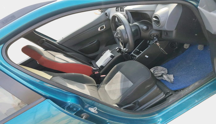 2020 Renault Kwid RXT 1.0 (O), Petrol, Manual, 18,558 km, interior