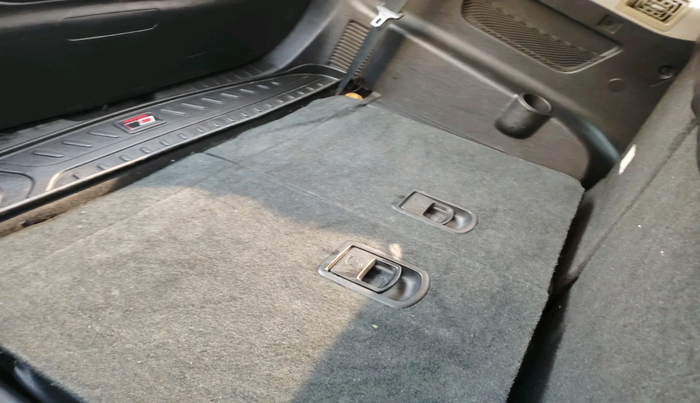 2019 Mahindra XUV500 W5, Diesel, Manual, 1,60,000 km, interior