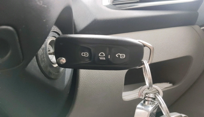 2017 Tata Tiago XZ PETROL, Petrol, Manual, 93,774 km, interior