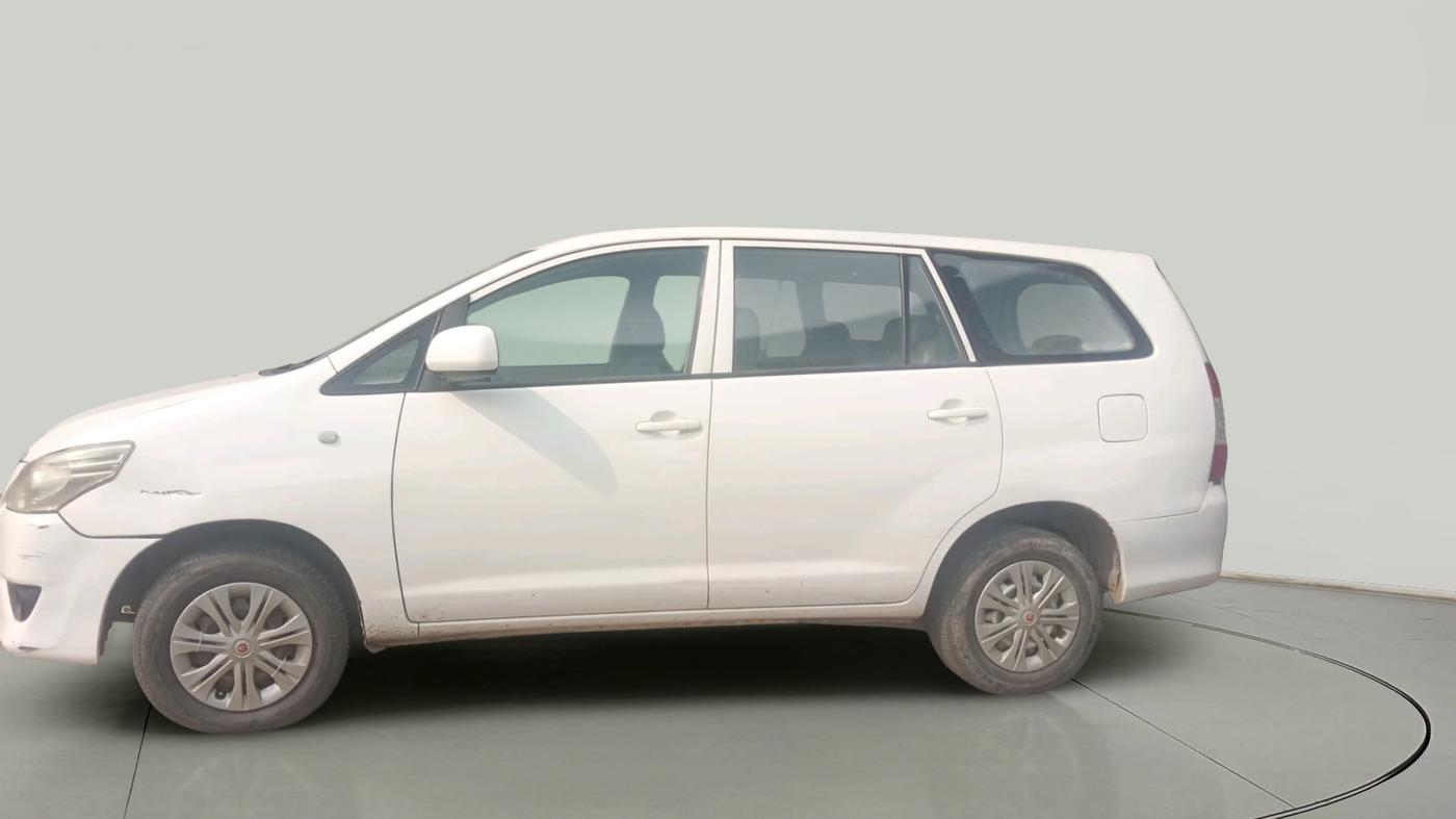 2016 Toyota Innova 2.5 G 7 STR, Diesel, Manual, 2,67,594 km, exterior