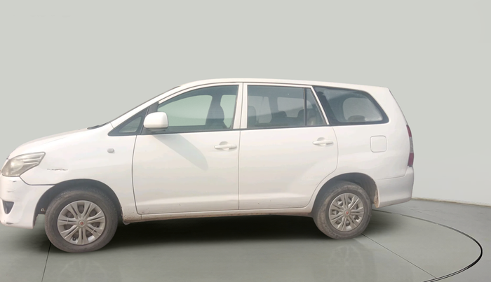 2016 Toyota Innova 2.5 G 7 STR, Diesel, Manual, 2,67,594 km, exterior