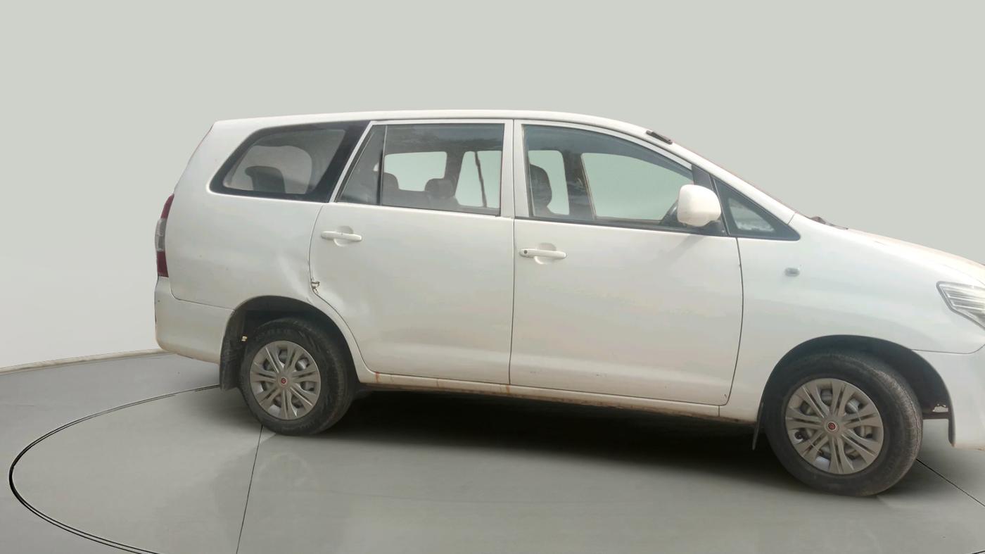 2016 Toyota Innova 2.5 G 7 STR, Diesel, Manual, 2,67,594 km, exterior