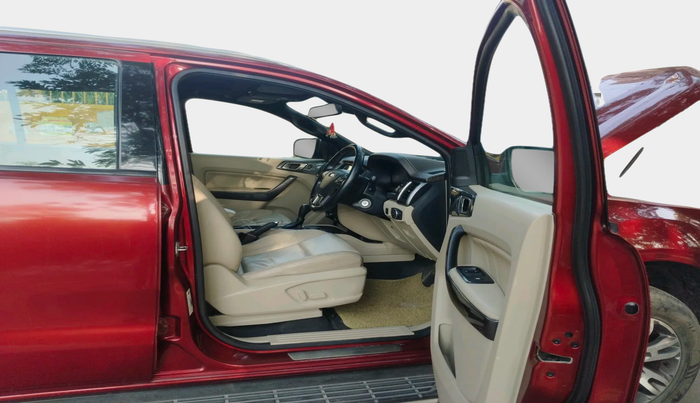 2017 Ford Endeavour TITANIUM 3.2 4X4 AT, Diesel, Automatic, 1,06,632 km, interior