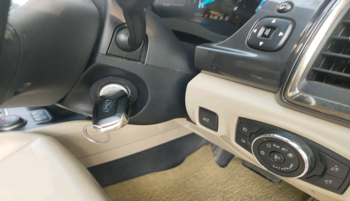 2017 Ford Endeavour TITANIUM 3.2 4X4 AT, Diesel, Automatic, 1,06,632 km, interior