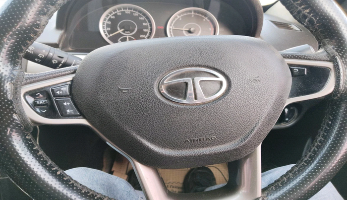 2017 Tata Safari Storme 2.2 VX 4X2, Diesel, Manual, 1,29,685 km, interior
