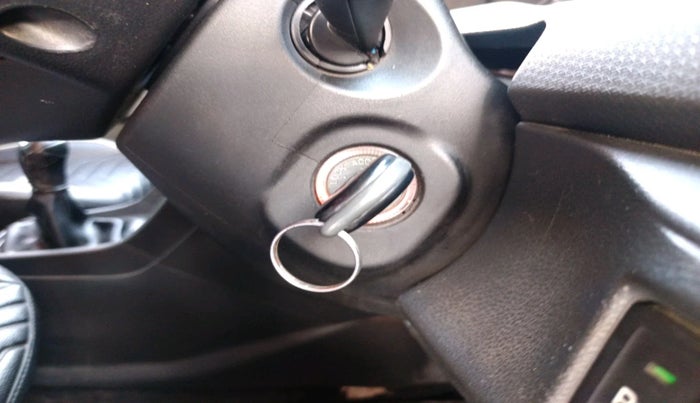 2017 Maruti Vitara Brezza ZDI, Diesel, Manual, 1,01,904 km, interior