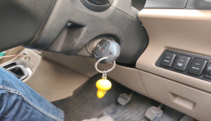 2017 Mahindra TUV300 T8, Diesel, Manual, 71,250 km, interior