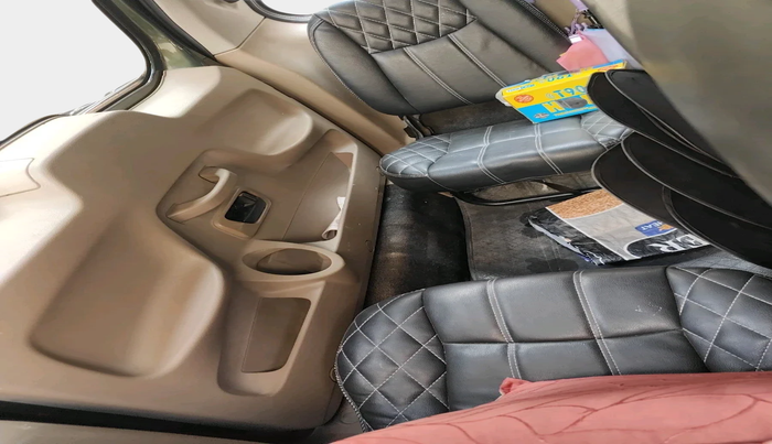 2017 Mahindra TUV300 T8, Diesel, Manual, 71,250 km, interior