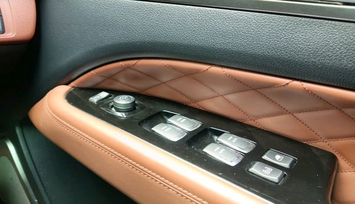 2022 Mahindra ALTURAS G4 2WD AT, Diesel, Automatic, 15,437 km, interior