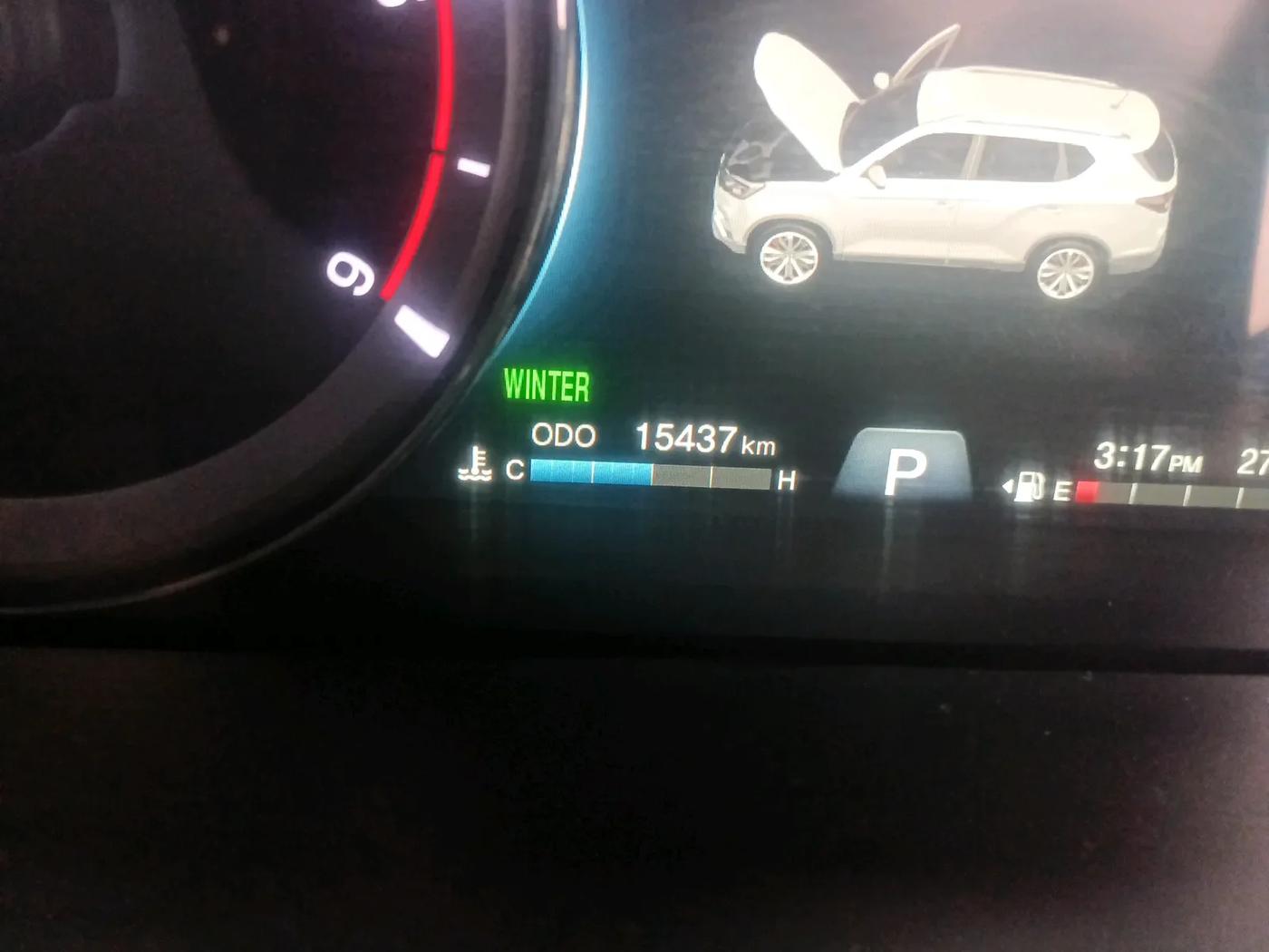 2022 Mahindra ALTURAS G4 2WD AT, Diesel, Automatic, 15,437 km, interior