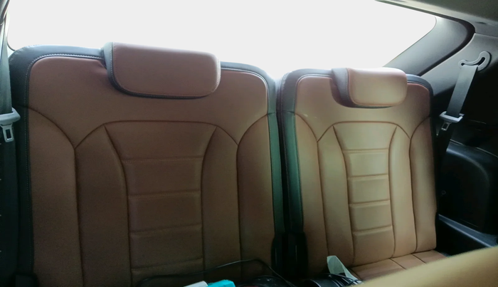 2022 Mahindra ALTURAS G4 2WD AT, Diesel, Automatic, 15,437 km, interior