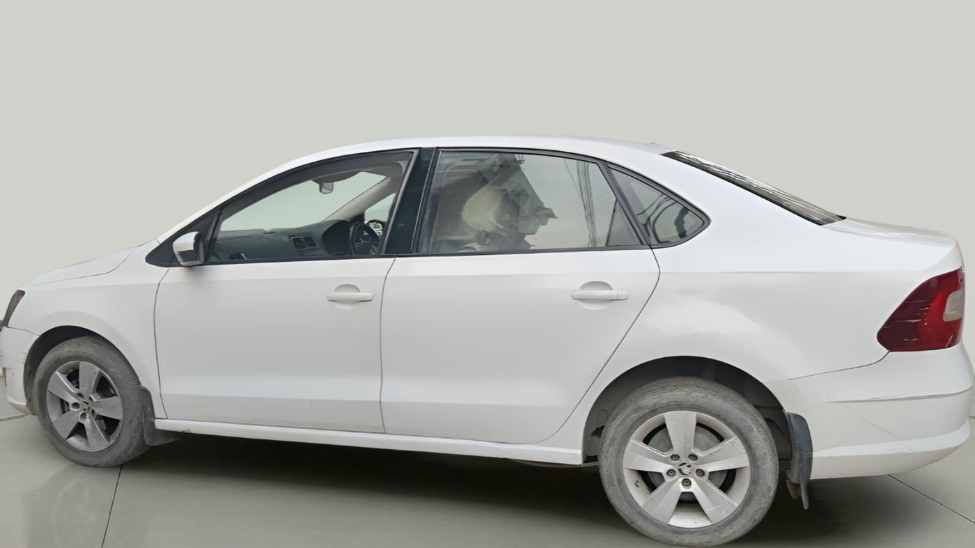 2017 Skoda Rapid AMBITION 1.6 MPI MT, Petrol, Manual, 74,025 km, exterior