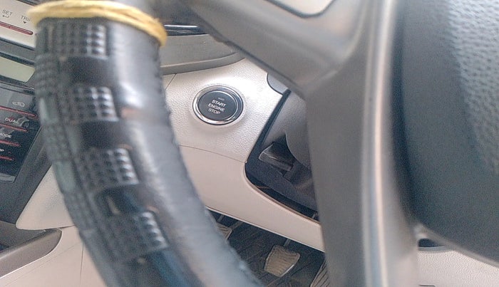 2021 Mahindra XUV300 W8 (O) 1.5 DIESEL, Diesel, Manual, 92,884 km, interior