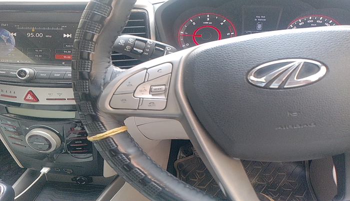 2021 Mahindra XUV300 W8 (O) 1.5 DIESEL, Diesel, Manual, 92,884 km, interior