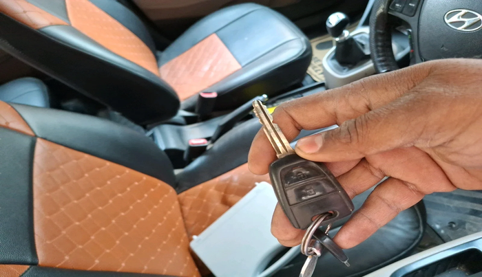 2016 Hyundai Grand i10 SPORTZ 1.2 KAPPA VTVT, Petrol, Manual, 1,12,925 km, interior