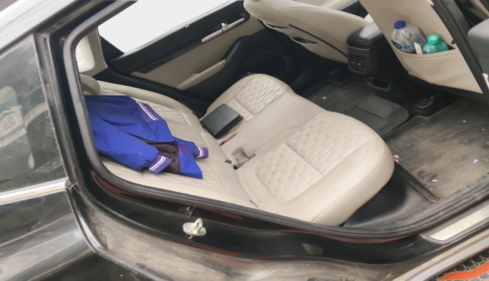 2022 KIA SELTOS HTX 1.5 PETROL, Petrol, Manual, 1,38,200 km, interior