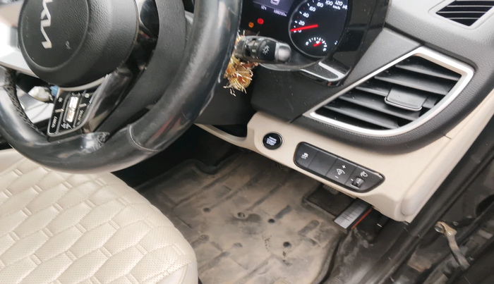 2022 KIA SELTOS HTX 1.5 PETROL, Petrol, Manual, 1,38,200 km, interior