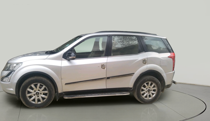 2016 Mahindra XUV500 W10, Diesel, Manual, 1,60,951 km, exterior