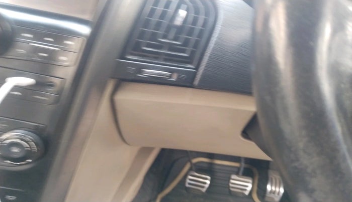 2016 Mahindra XUV500 W10, Diesel, Manual, 1,60,951 km, interior