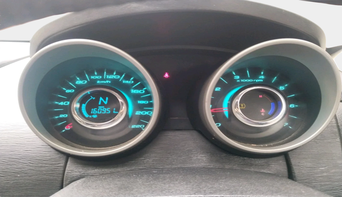 2016 Mahindra XUV500 W10, Diesel, Manual, 1,60,951 km, interior