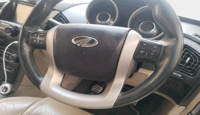 2016 Mahindra XUV500 W10, Diesel, Manual, 1,60,951 km, interior